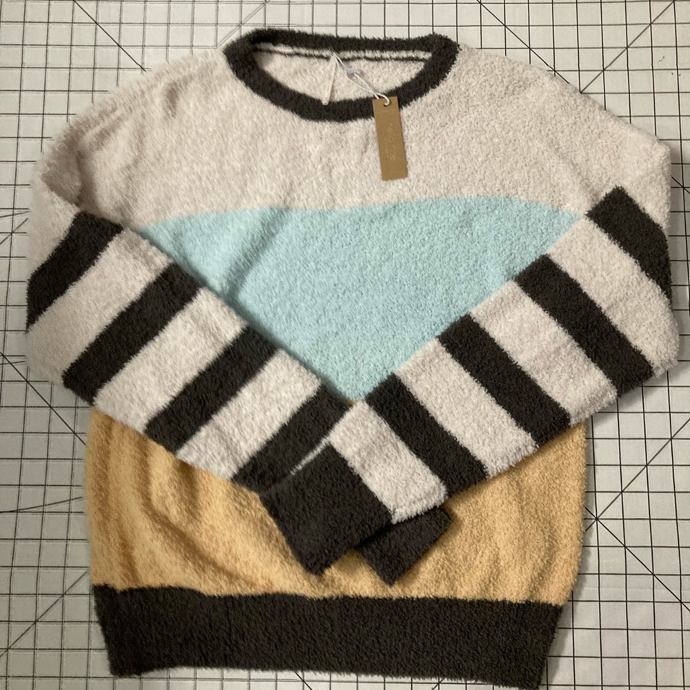 NWT Hello Nite! Women’s Small Fuzzy Sleep‎ Sweater